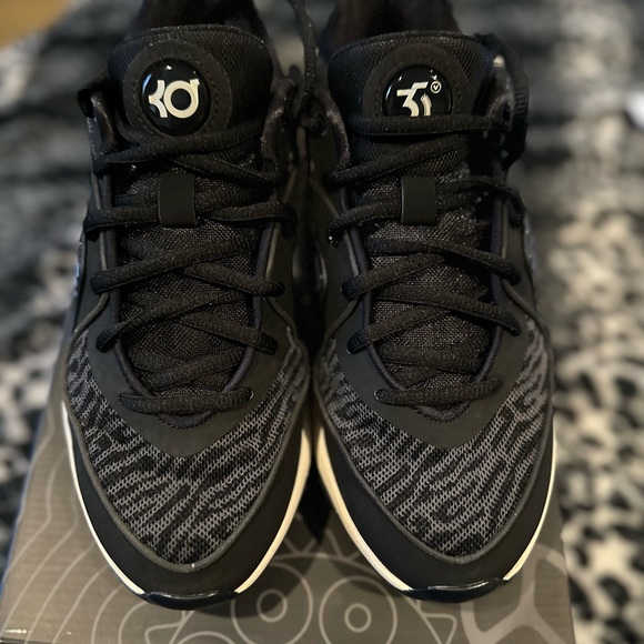 Nike KD16 (Kevin Durant) Sneakers - Picture 2 of 6